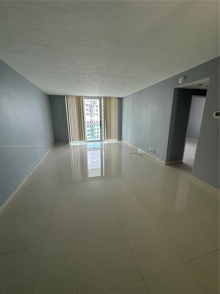 RESIDENCES ON HOLLYWOOD B - Residential