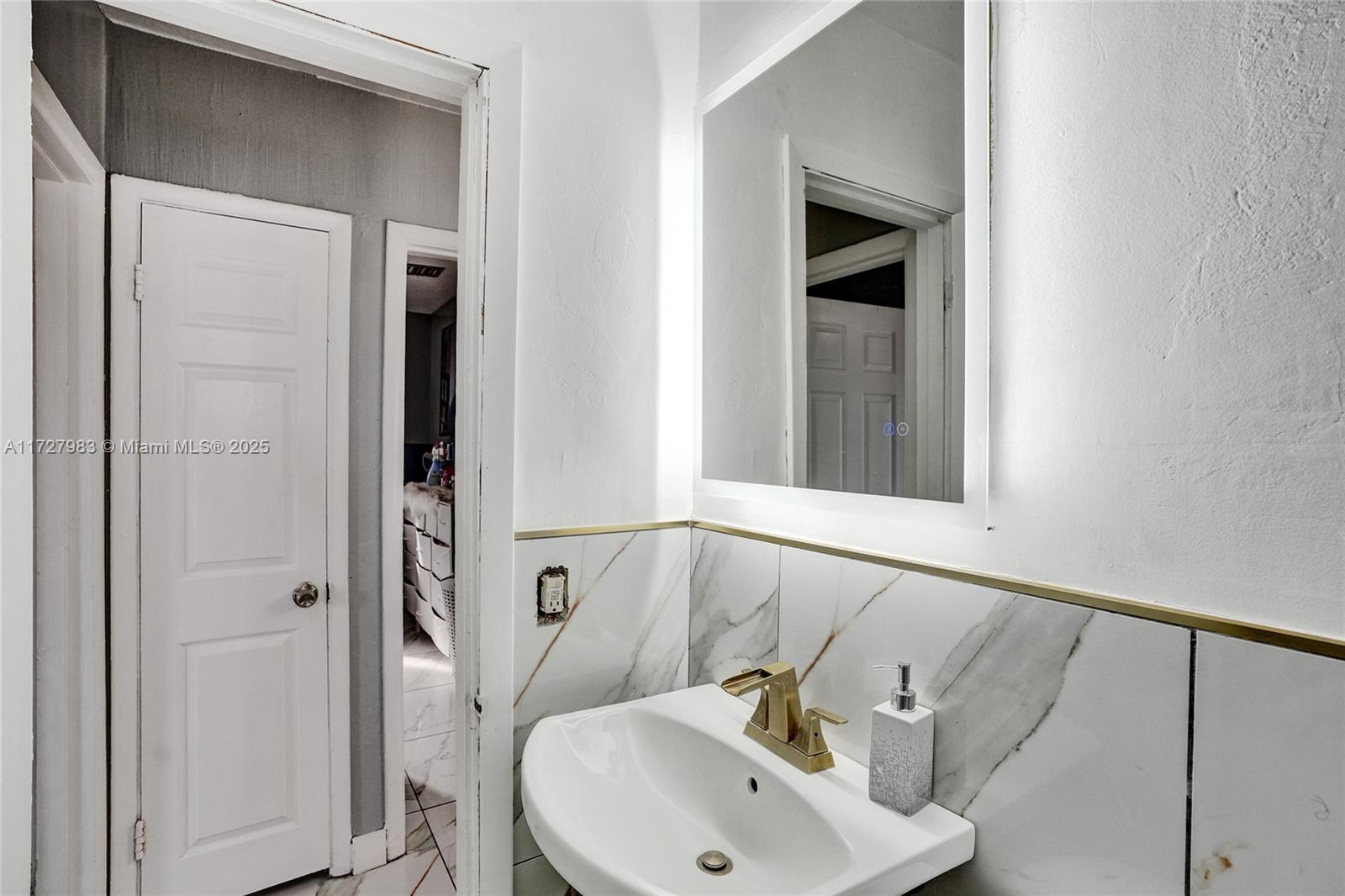 GOLDEN HIGHLANDS EST - Residential