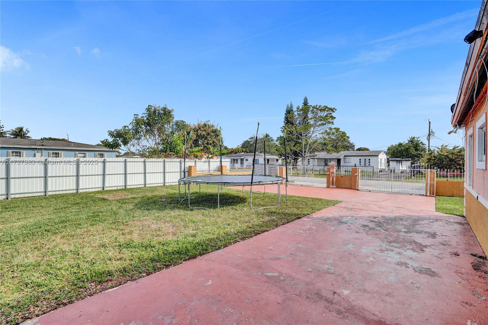 GOLDEN HIGHLANDS EST - Residential