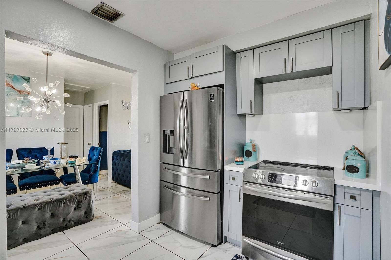 GOLDEN HIGHLANDS EST - Residential