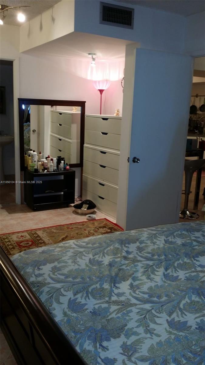 BUCKLEY TOWERS CONDO - EA - Residential