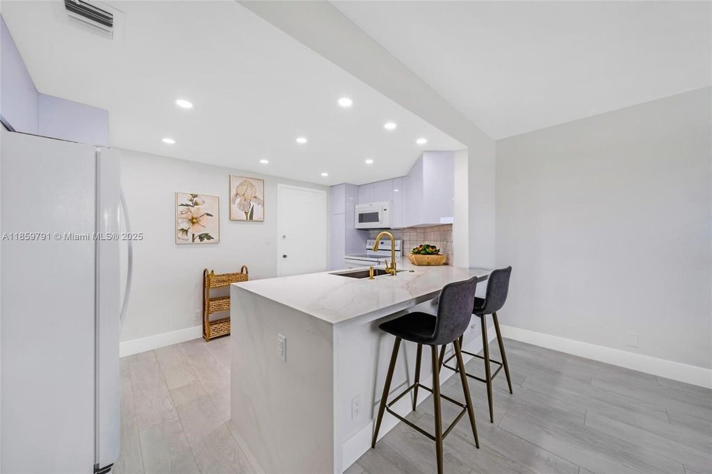 Photo of 2100 S Ocean Dr #5B, Fort Lauderdale, FL 33316 (MLS # A11859791)