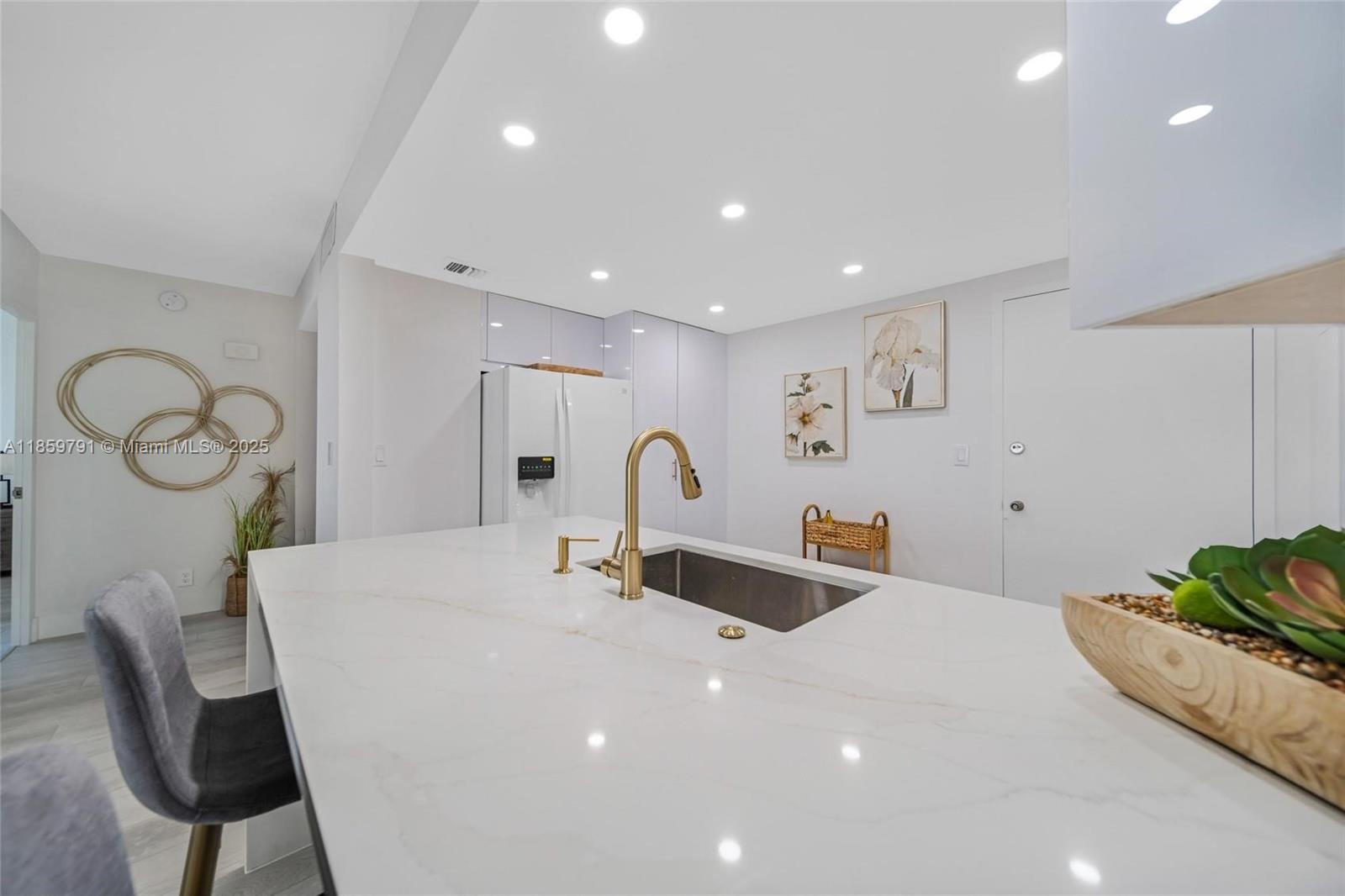 2100 S Ocean Dr 5B