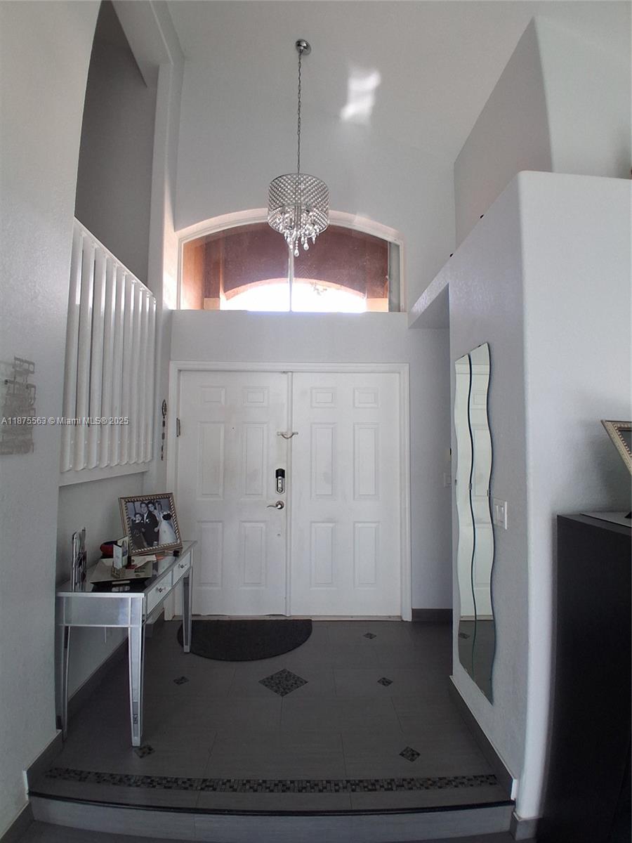5245 SW 38th Ave