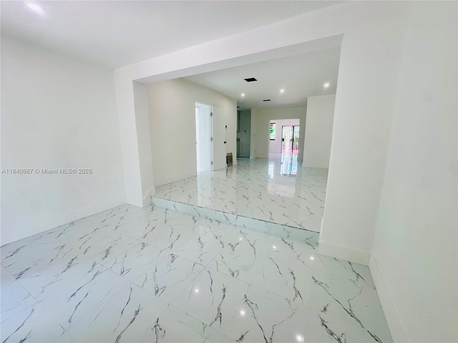 2727 SW 20th St