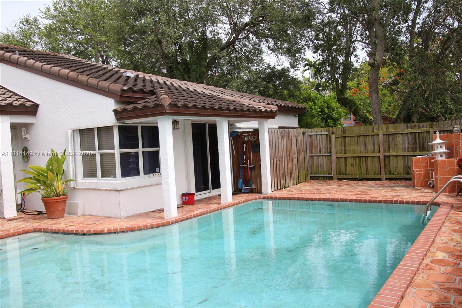 LAS CASAS AT KENDALL - Residential