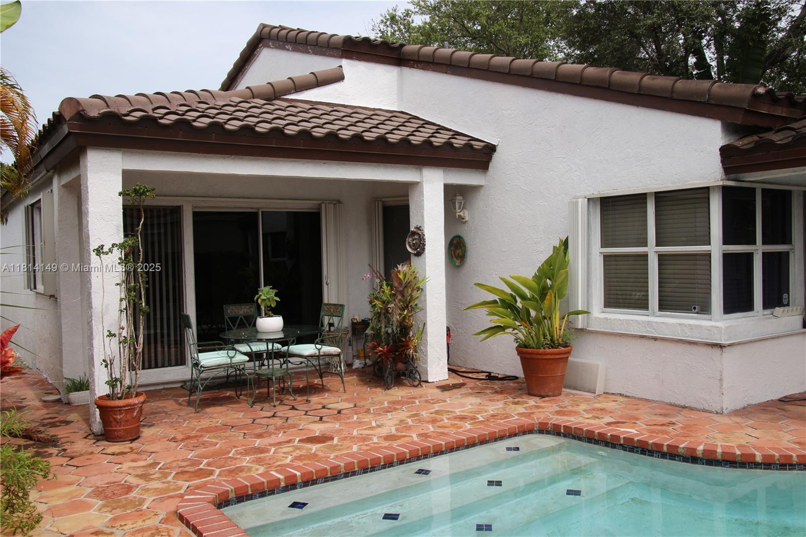 LAS CASAS AT KENDALL - Residential