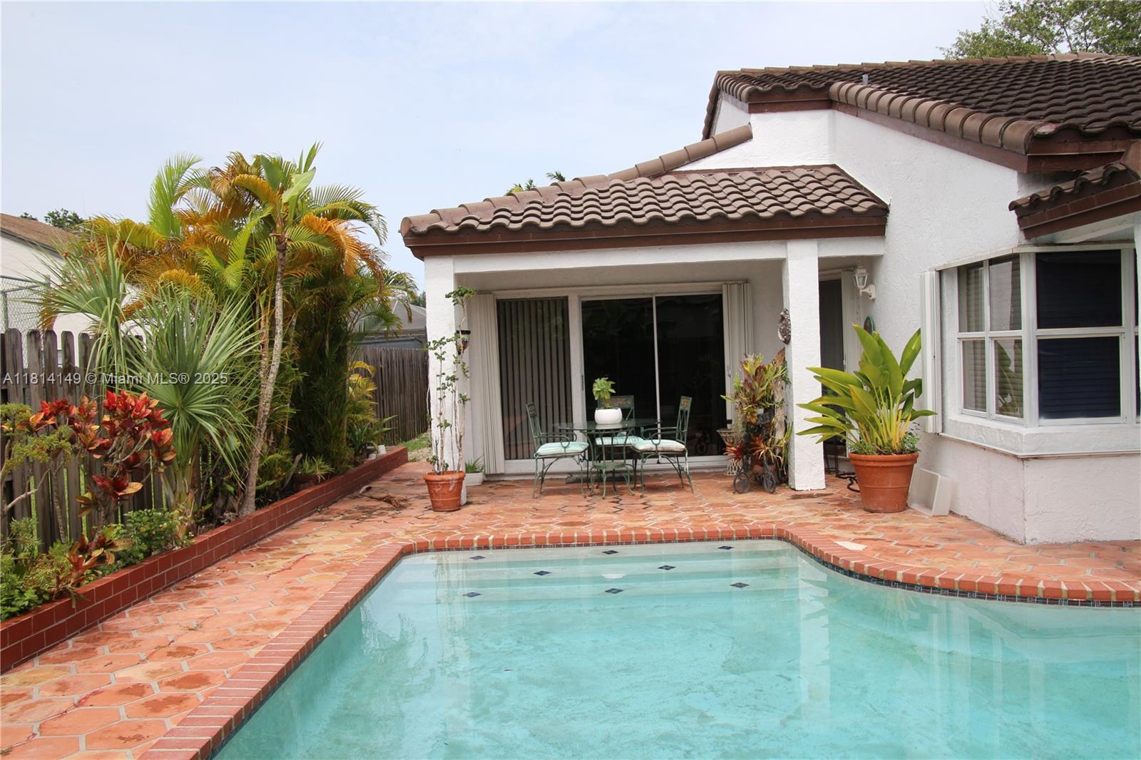 LAS CASAS AT KENDALL - Residential