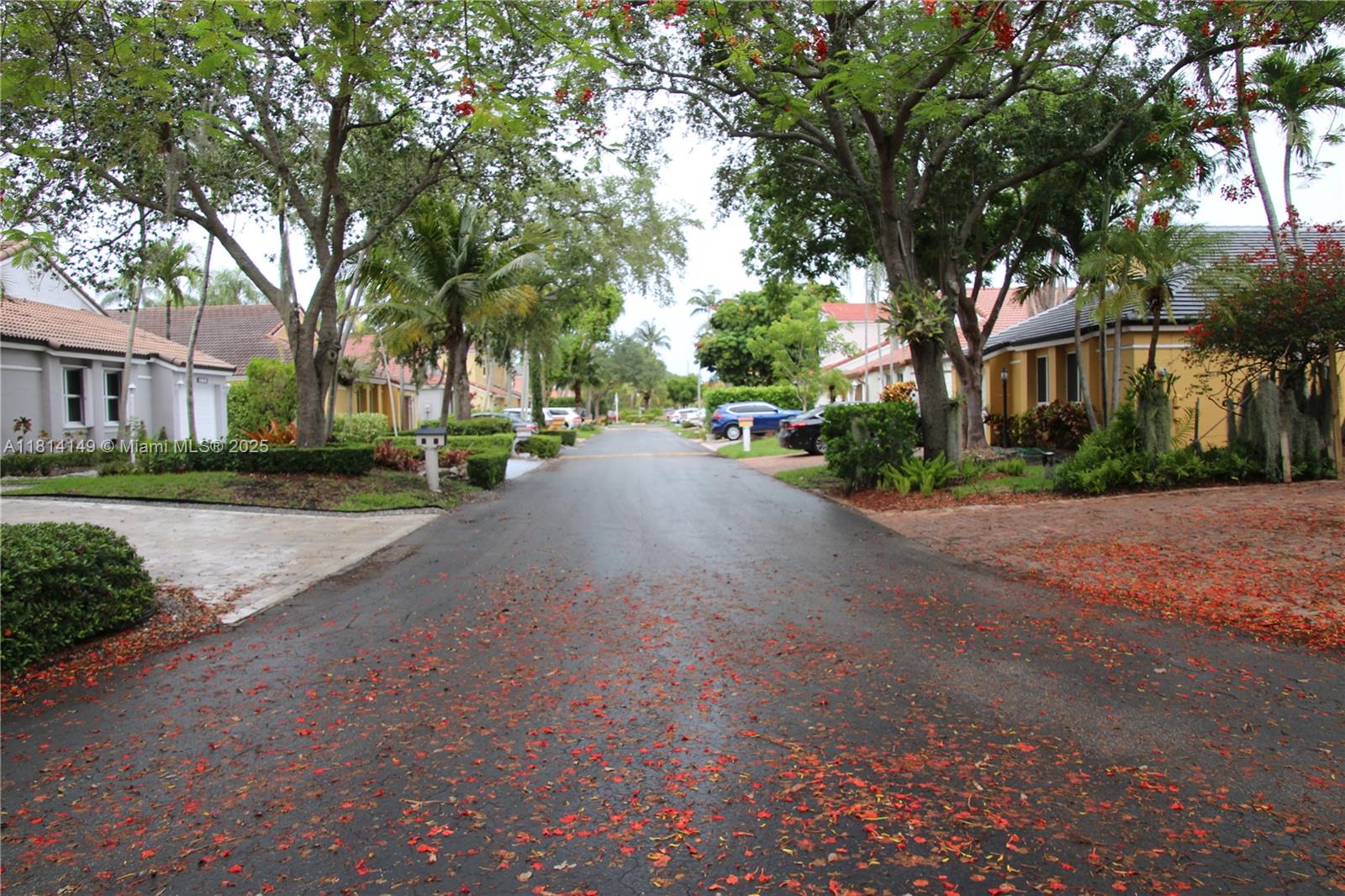 LAS CASAS AT KENDALL - Residential