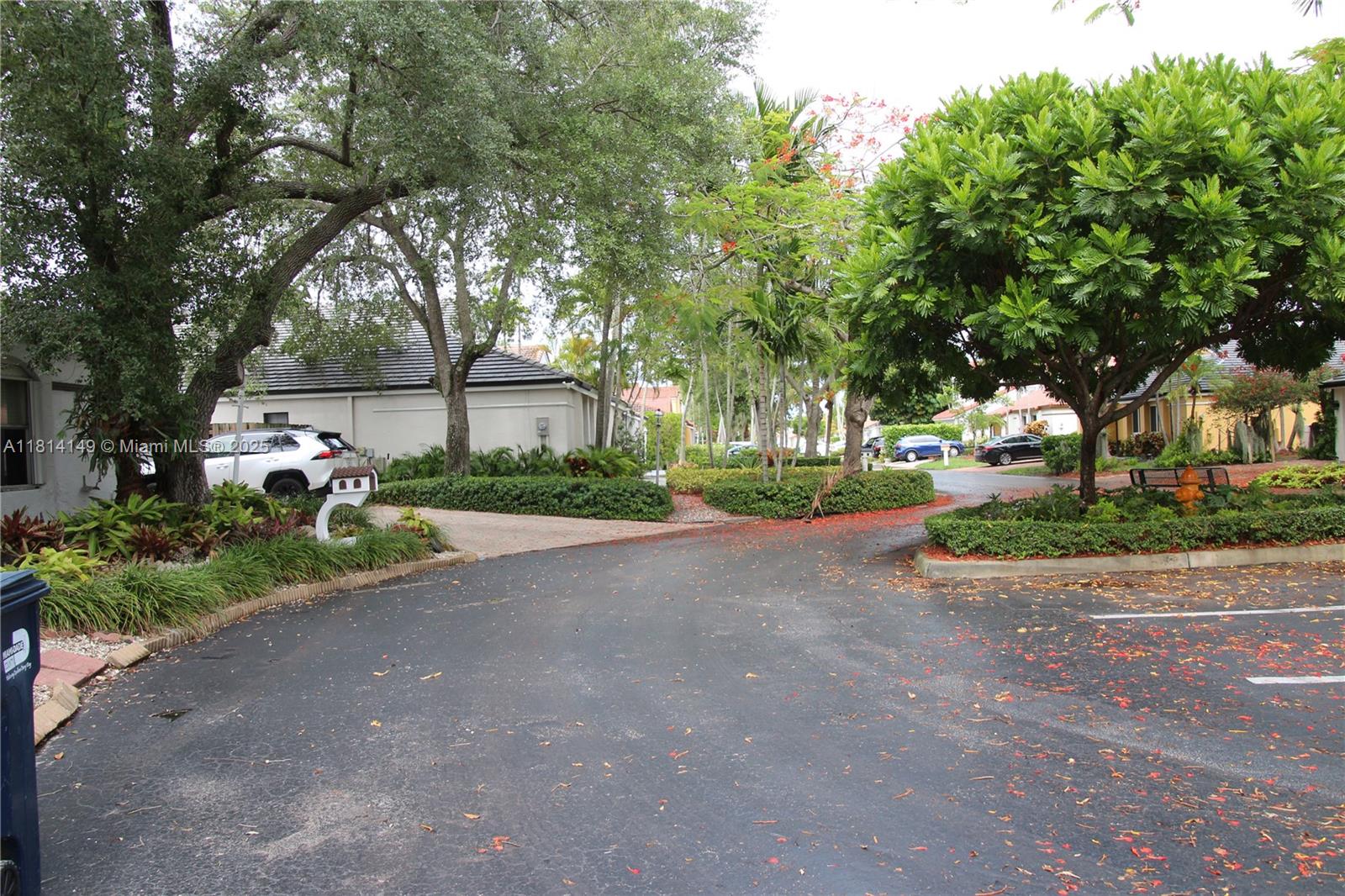 LAS CASAS AT KENDALL - Residential