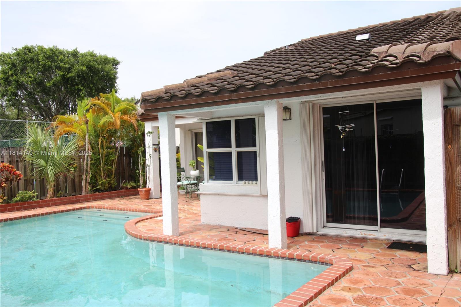 LAS CASAS AT KENDALL - Residential