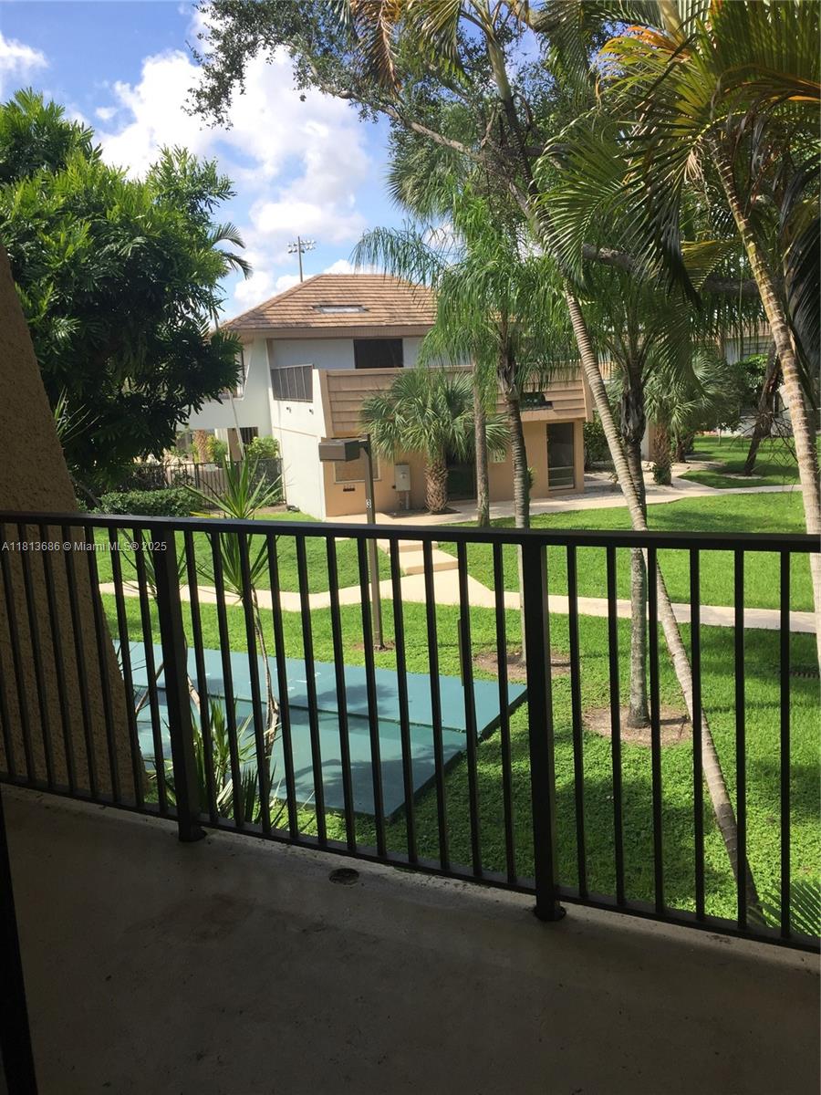 8261 Sw 128th St 204, Pinecrest, Miami-Dade County, Florida - 2 Bedrooms  
2 Bathrooms - 