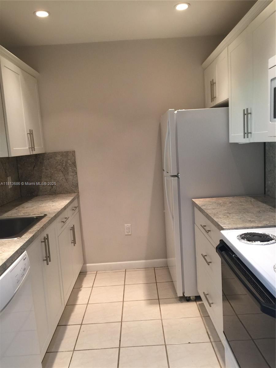 SUNRISE POINT CONDO BLDG - Residential Lease