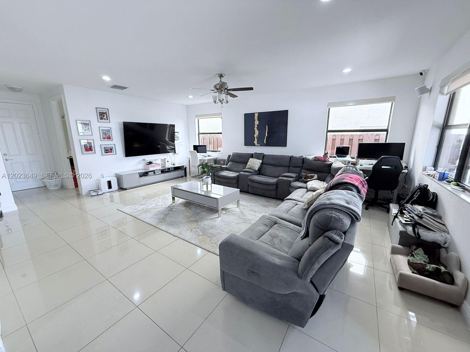 DORAL BREEZE - Residential