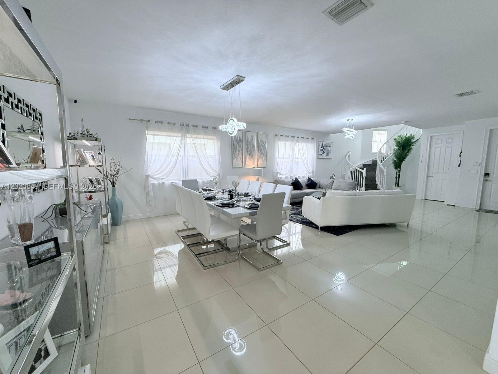 DORAL BREEZE - Residential