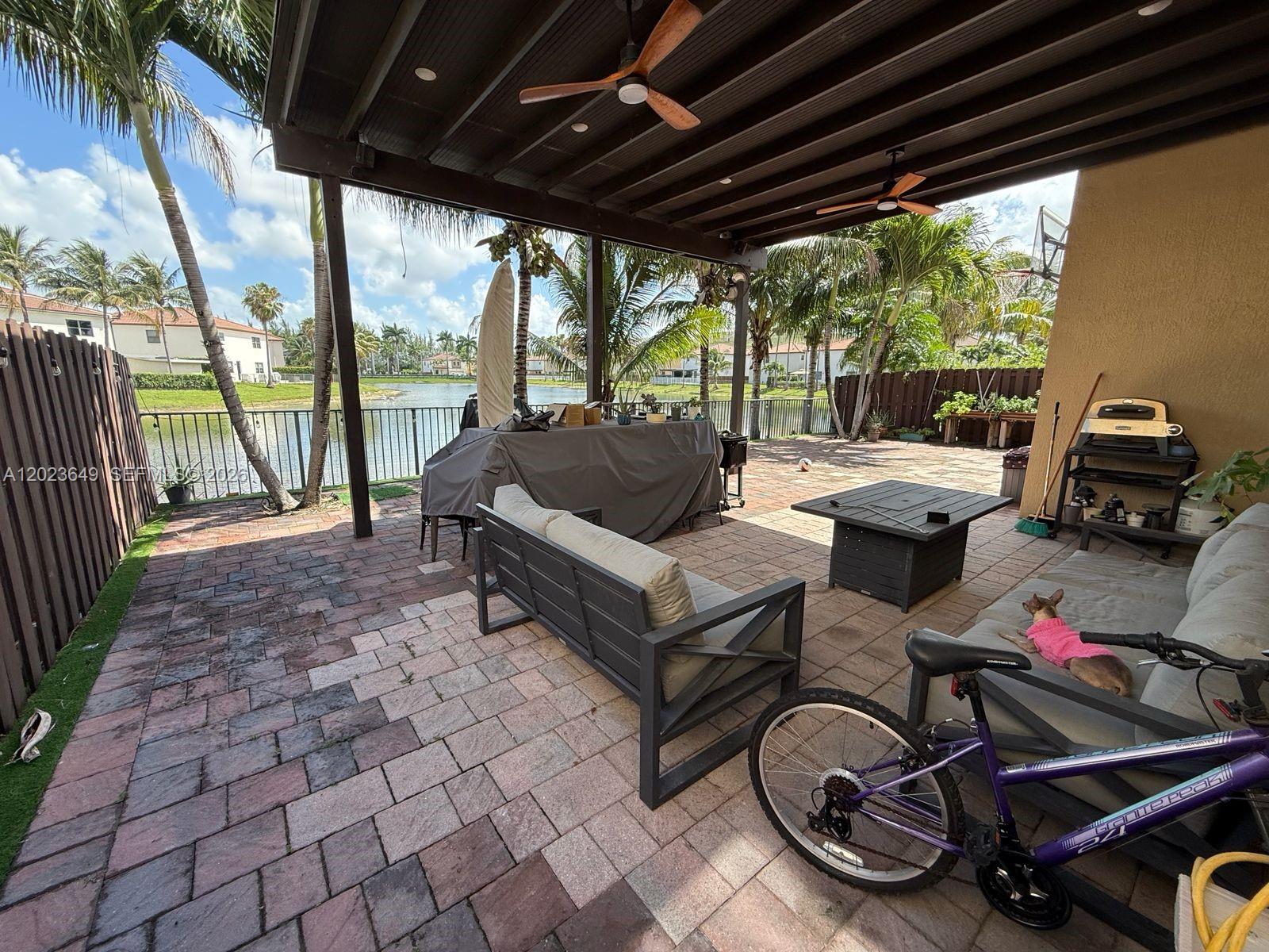 DORAL BREEZE - Residential