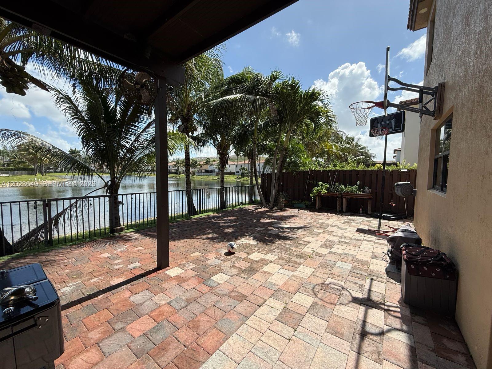 DORAL BREEZE - Residential