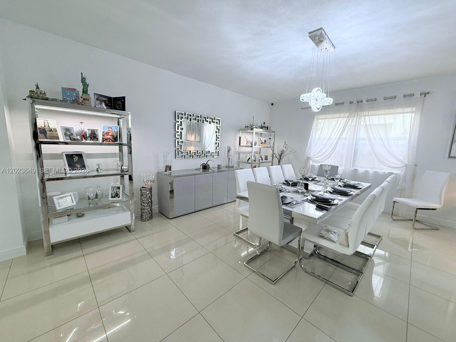 DORAL BREEZE - Residential
