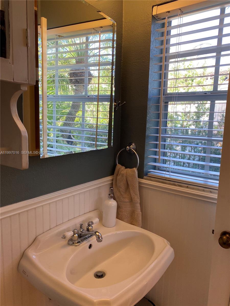 CORAL GABLES RIVIERA SEC - Residential Lease