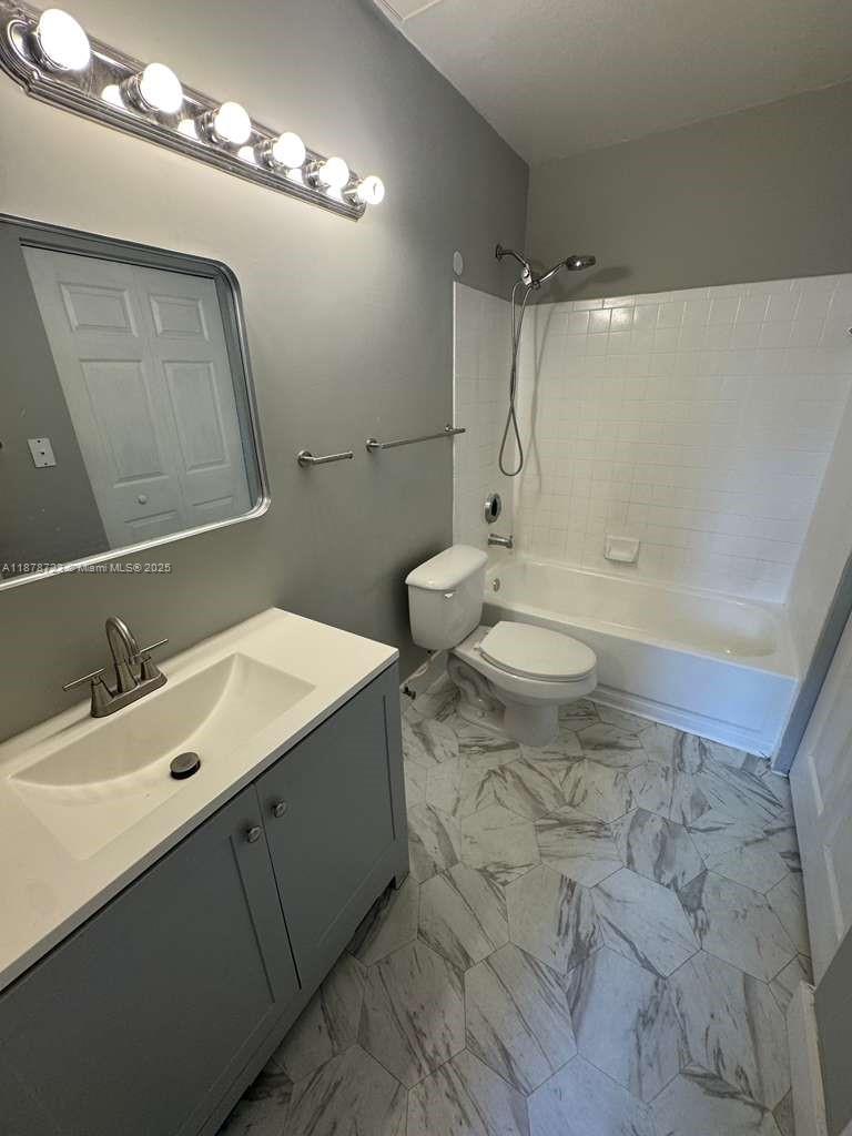 LA HACIENDA COUNTRY CLUB - Residential