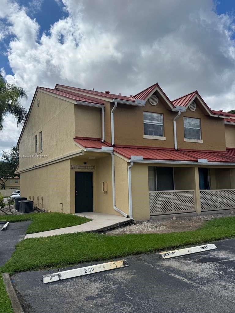 LA HACIENDA COUNTRY CLUB - Residential