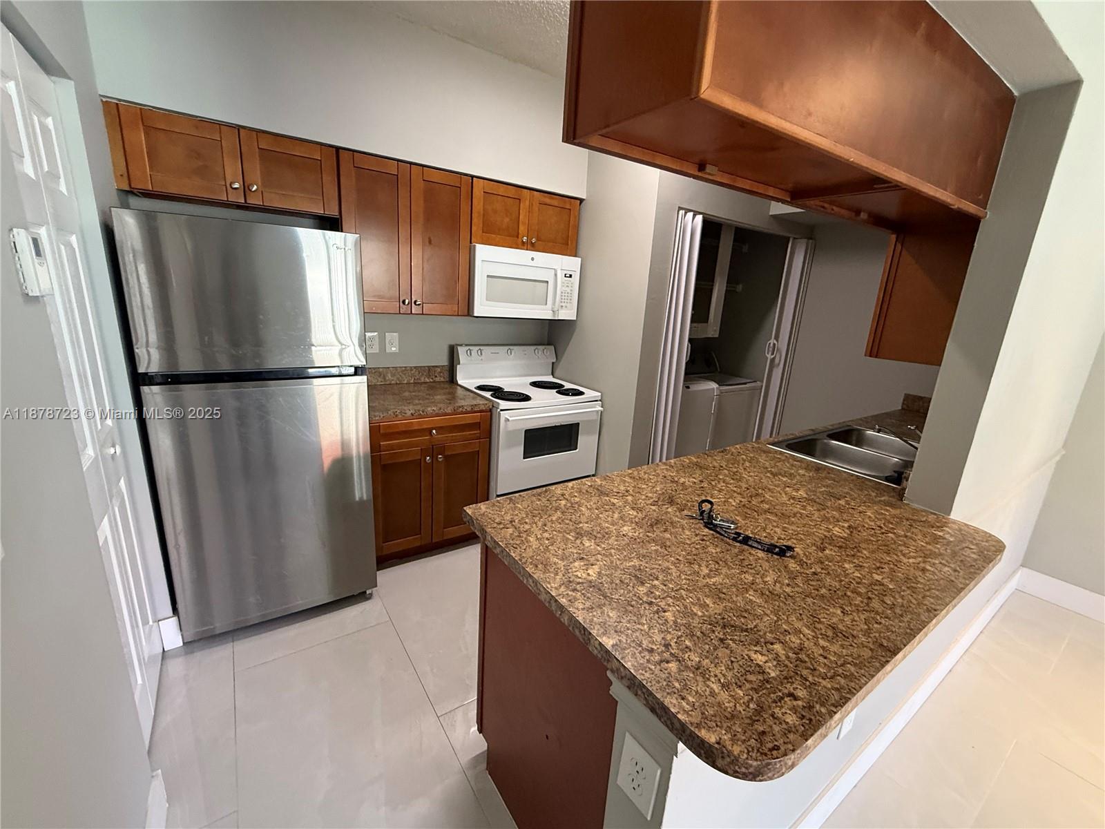 LA HACIENDA COUNTRY CLUB - Residential