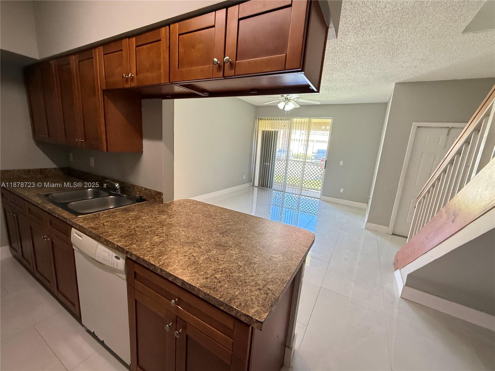 LA HACIENDA COUNTRY CLUB - Residential