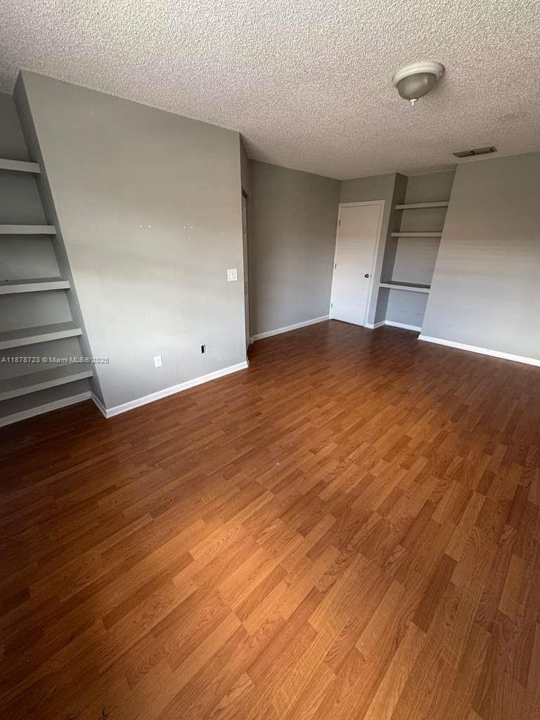 LA HACIENDA COUNTRY CLUB - Residential