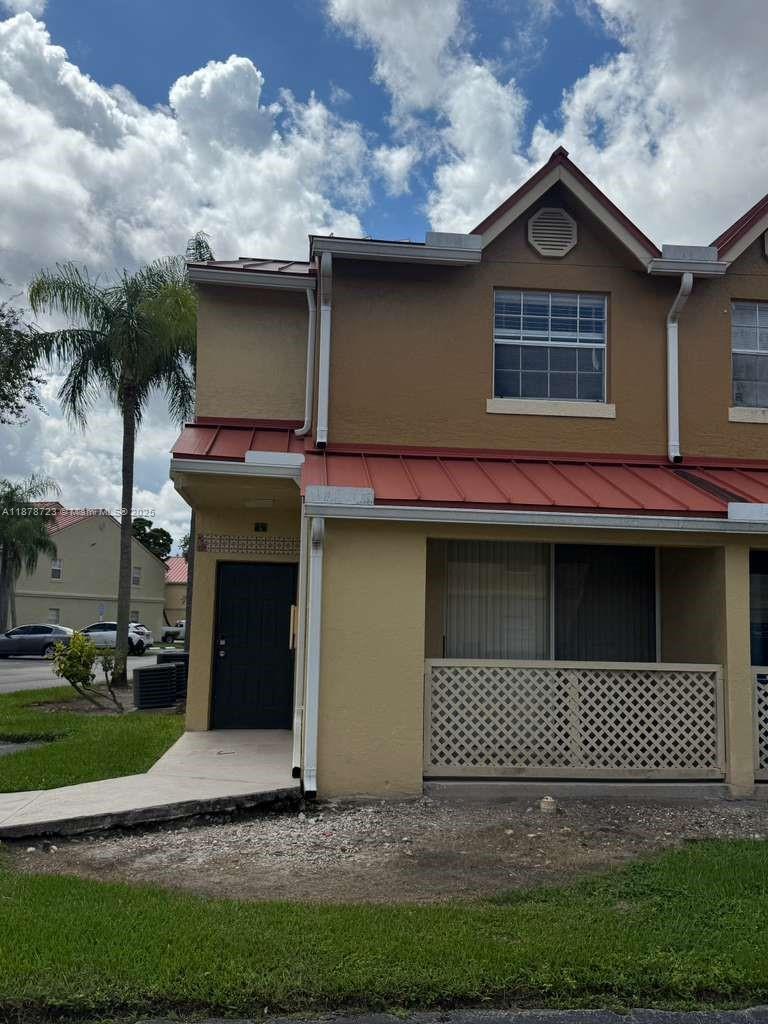 LA HACIENDA COUNTRY CLUB - Residential