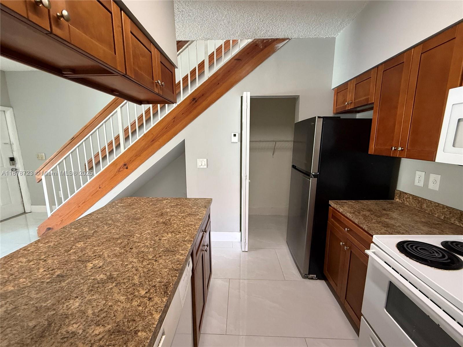 LA HACIENDA COUNTRY CLUB - Residential