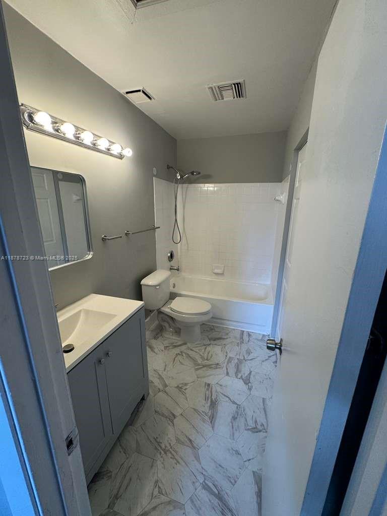 LA HACIENDA COUNTRY CLUB - Residential