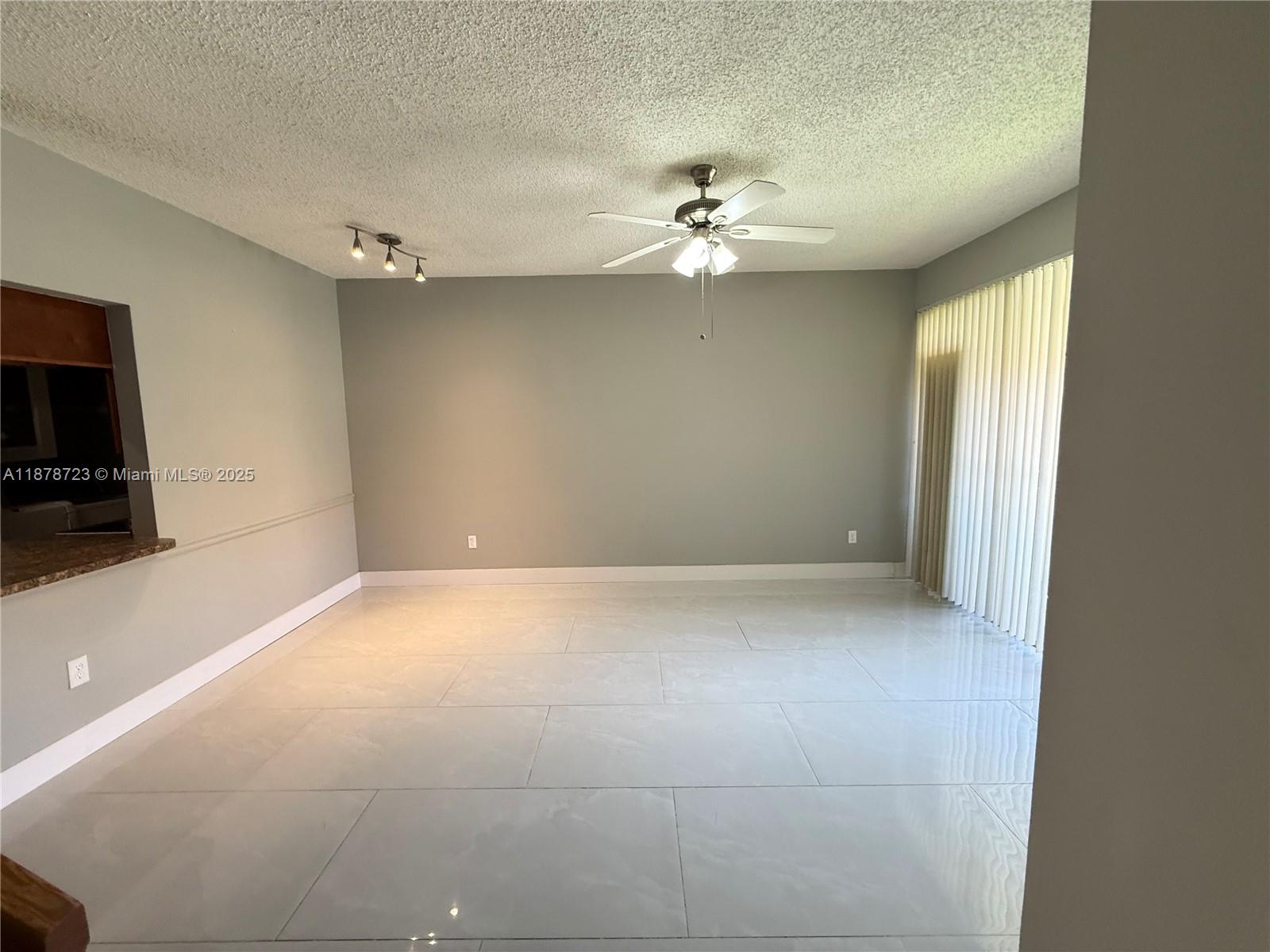 LA HACIENDA COUNTRY CLUB - Residential