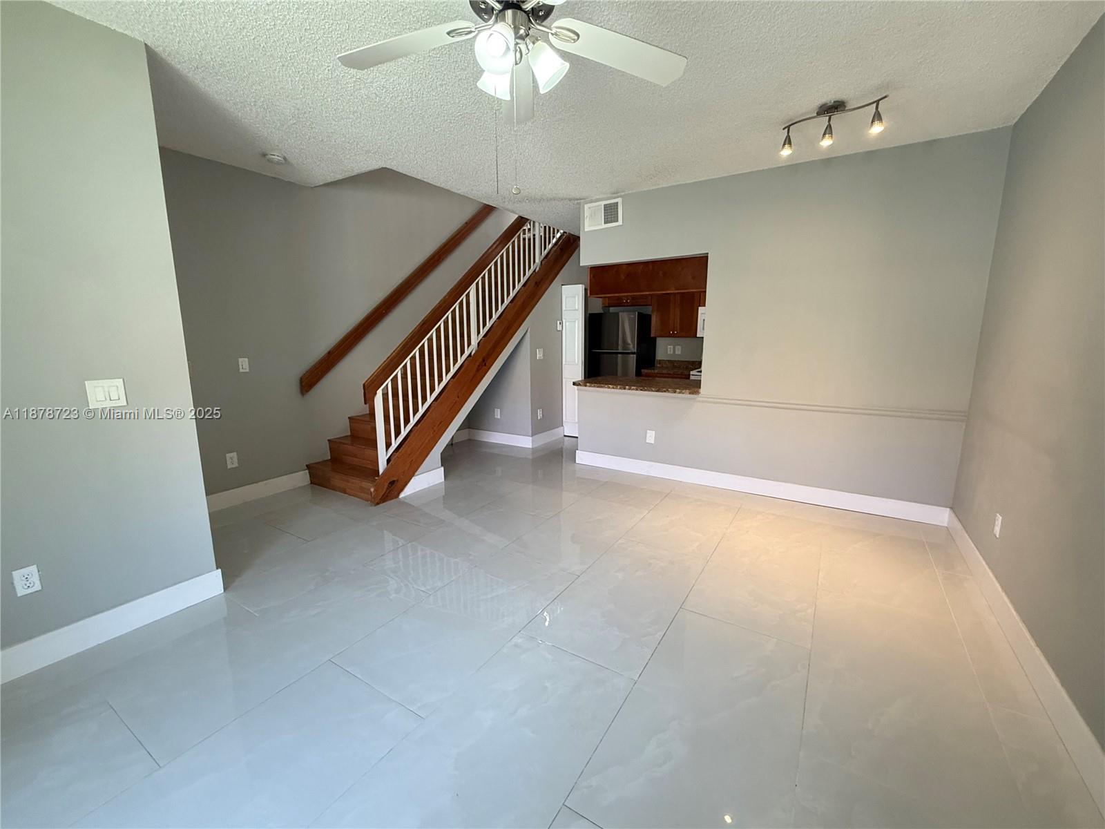 LA HACIENDA COUNTRY CLUB - Residential