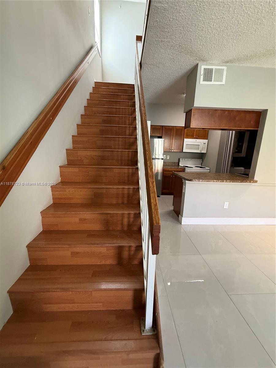 LA HACIENDA COUNTRY CLUB - Residential