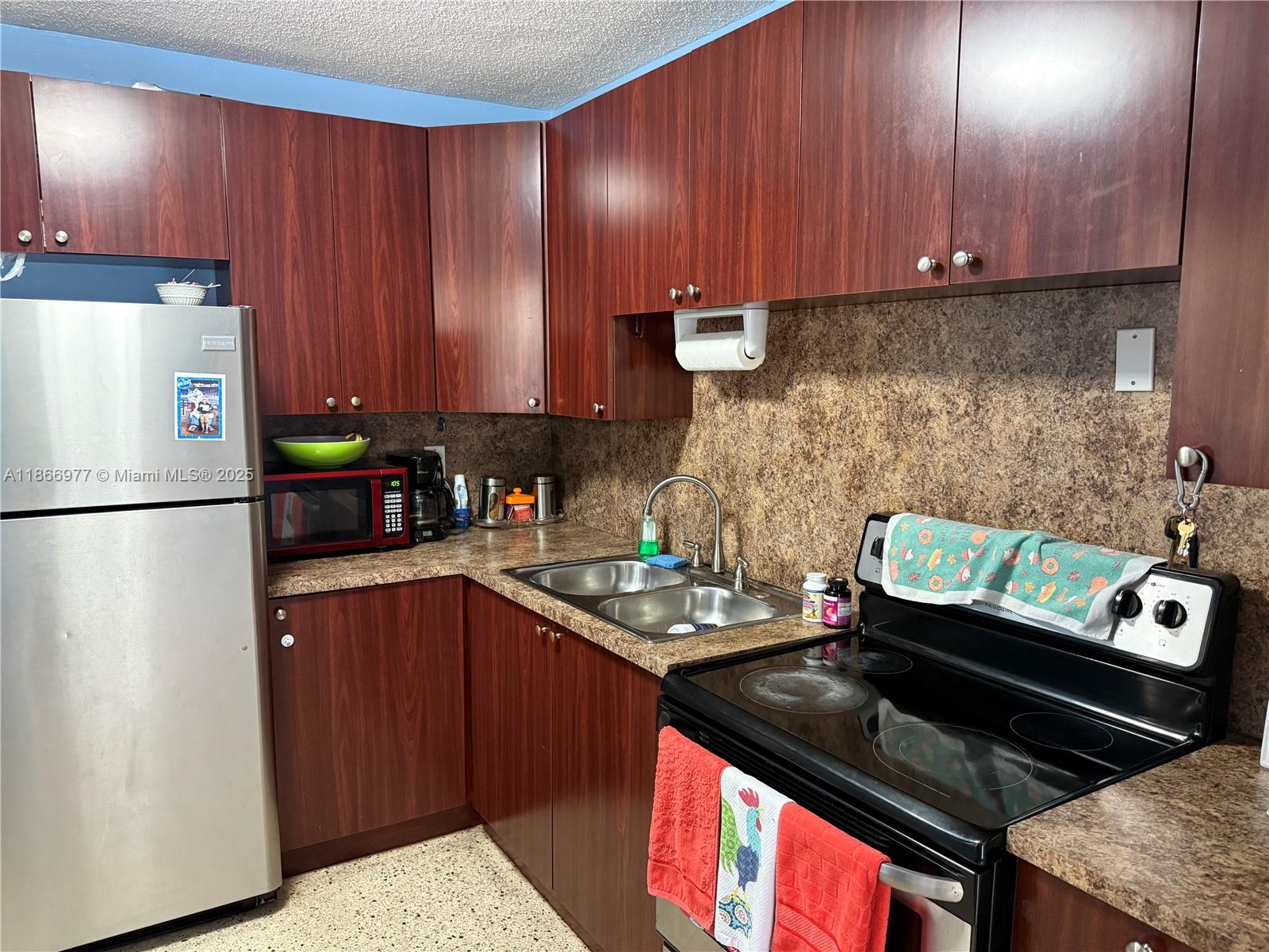 LAWRENCE ESTATES LAND COS - Residential Income