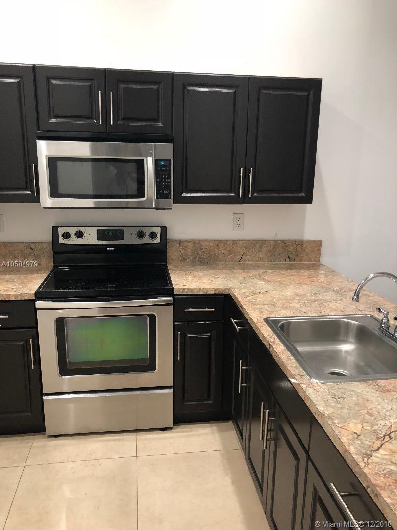 COUNTRY LAKE MANORS TOWNH - Residential Lease