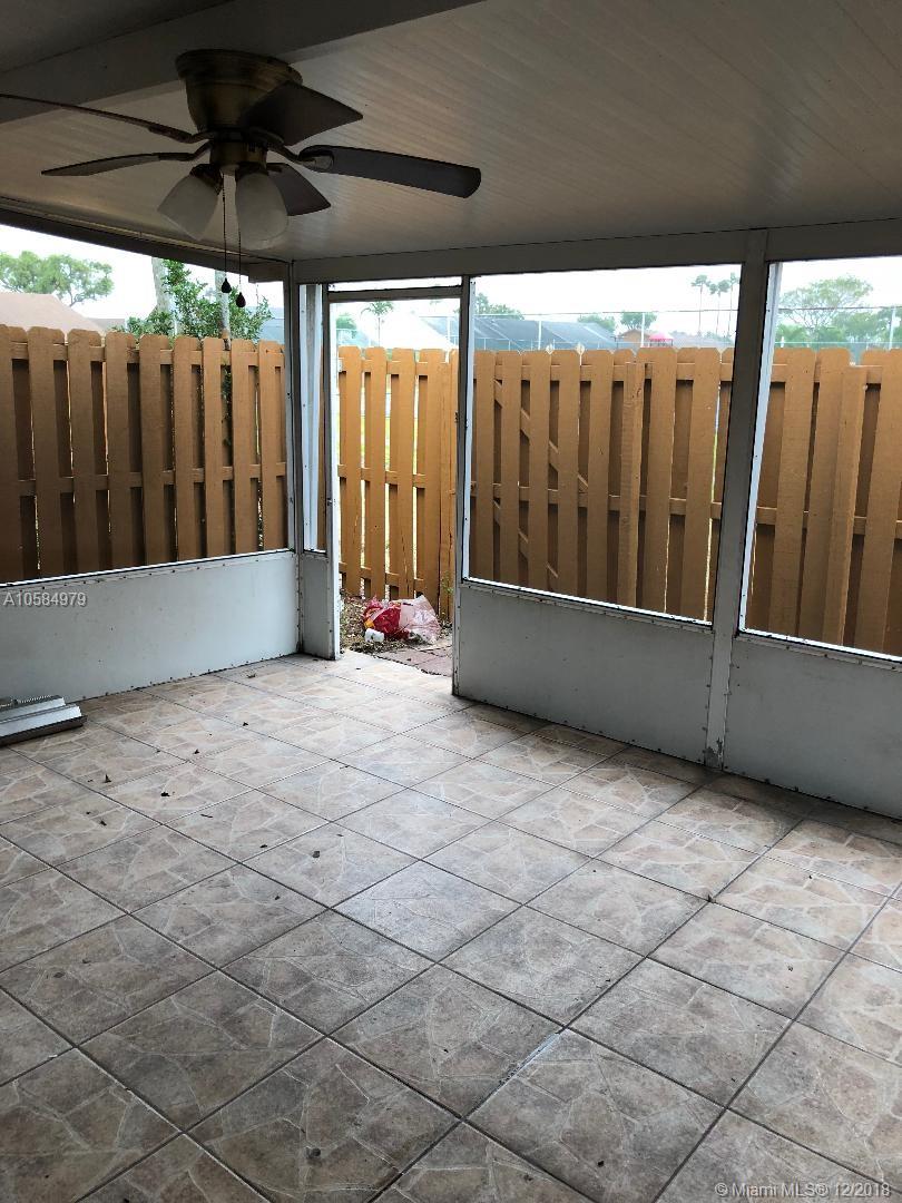 COUNTRY LAKE MANORS TOWNH - Residential Lease