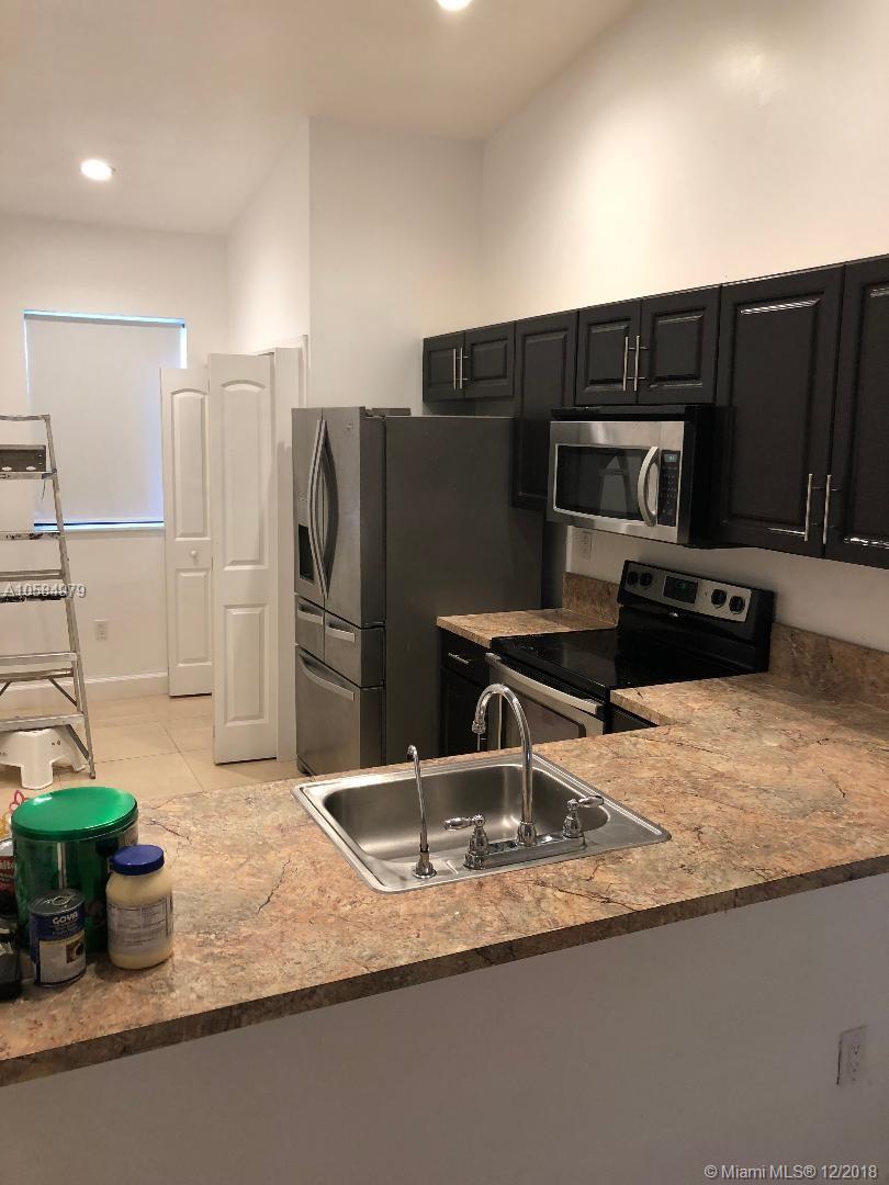 COUNTRY LAKE MANORS TOWNH - Residential Lease