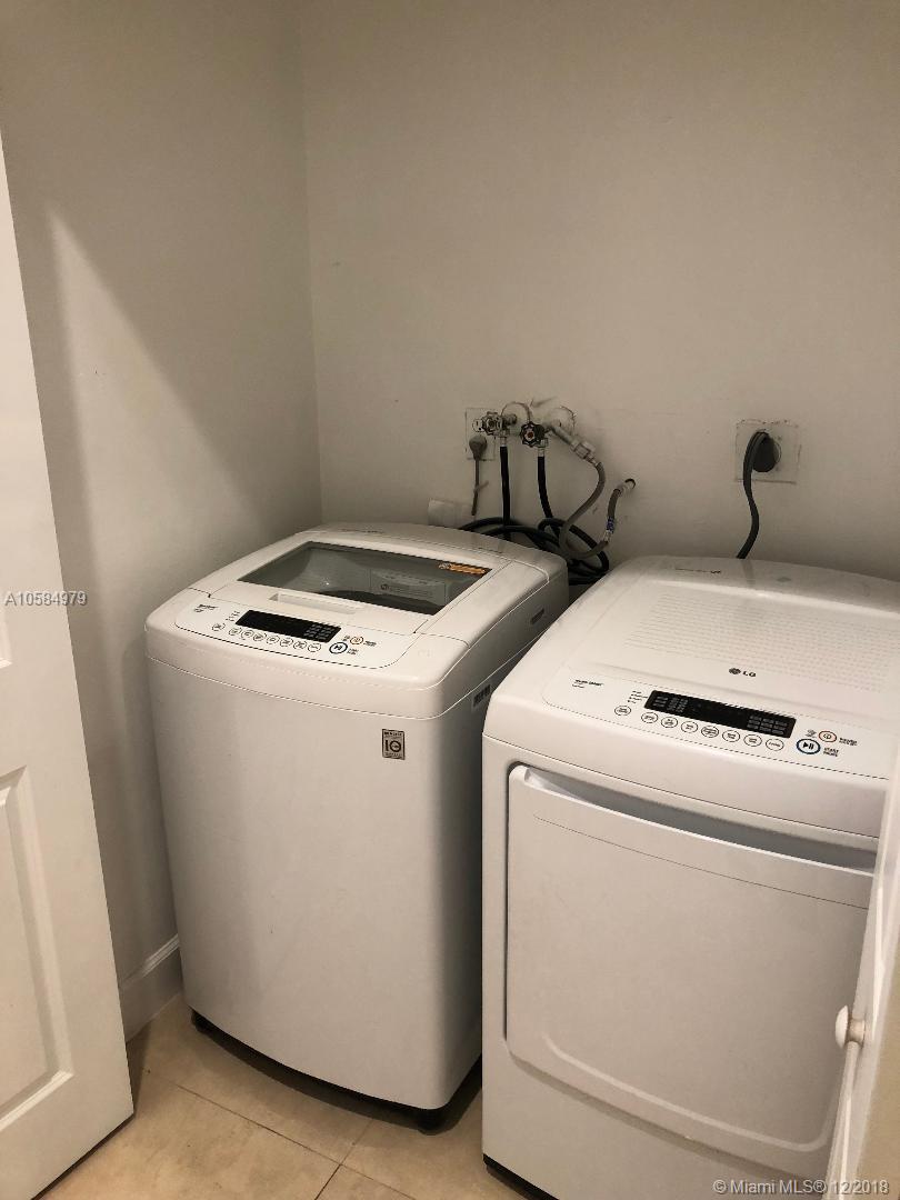 COUNTRY LAKE MANORS TOWNH - Residential Lease