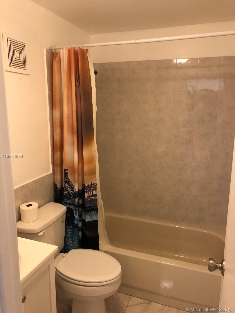 COUNTRY LAKE MANORS TOWNH - Residential Lease