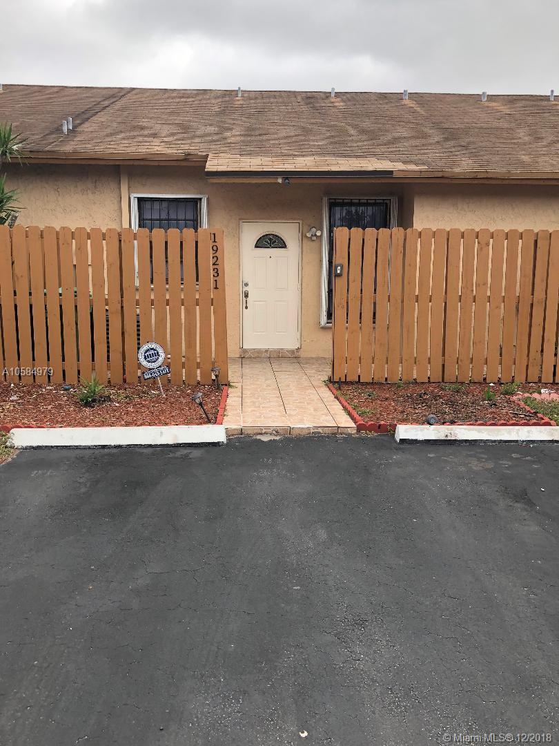 COUNTRY LAKE MANORS TOWNH - Residential Lease