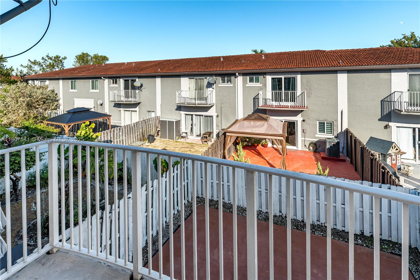 POD 14 AT MONARCH LAKES - Residential Lease