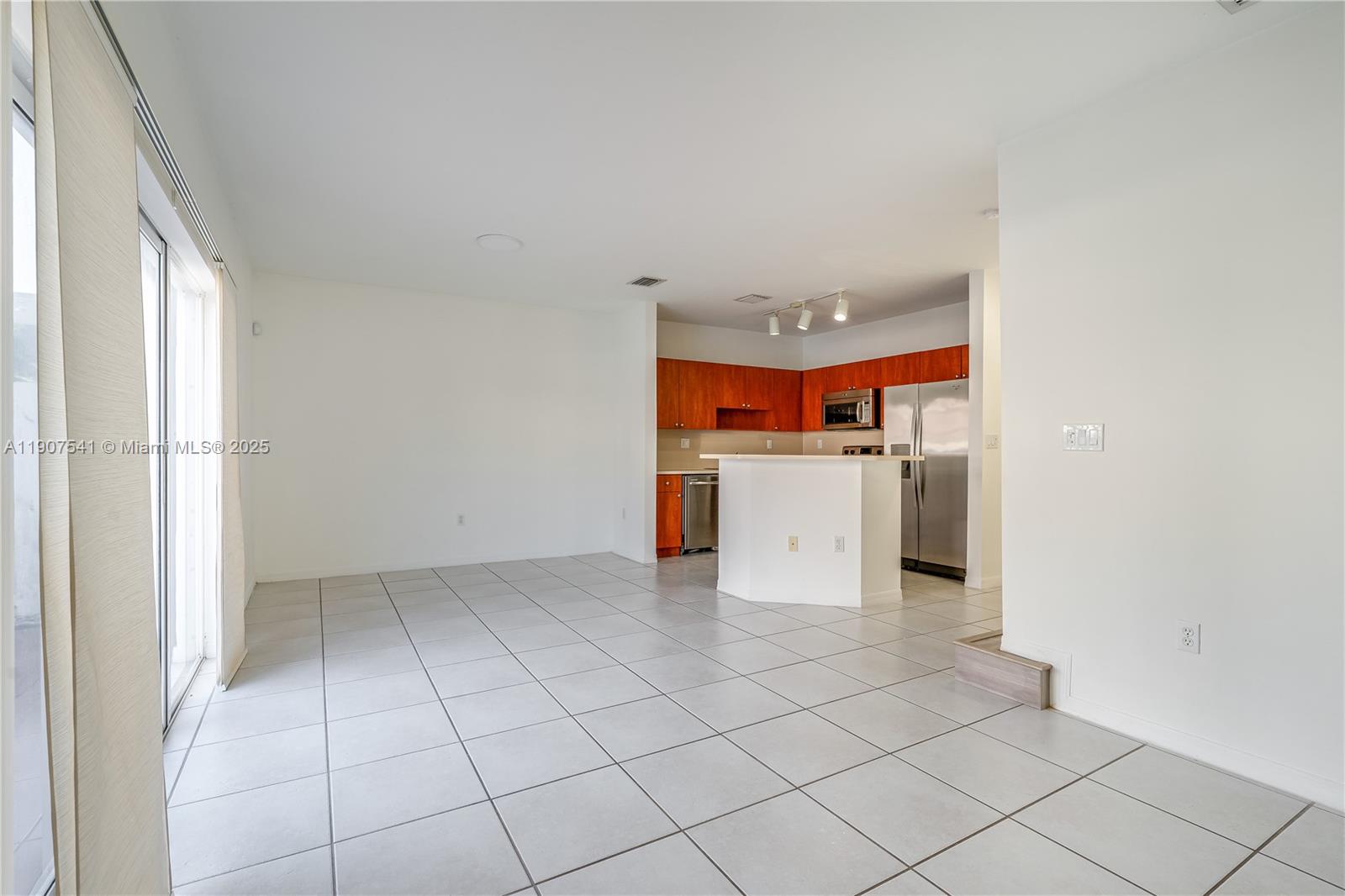 POD 14 AT MONARCH LAKES - Residential Lease