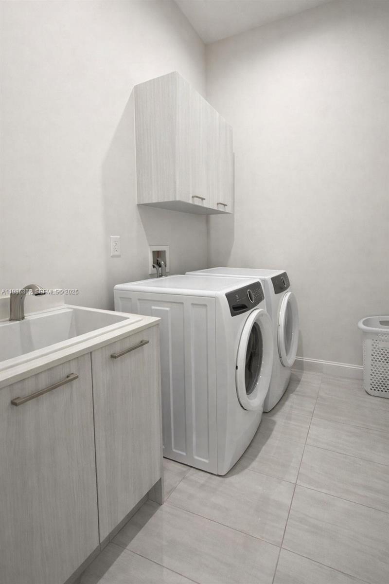 DOWNTOWN DORAL SOUTH PHAS - Residential Lease