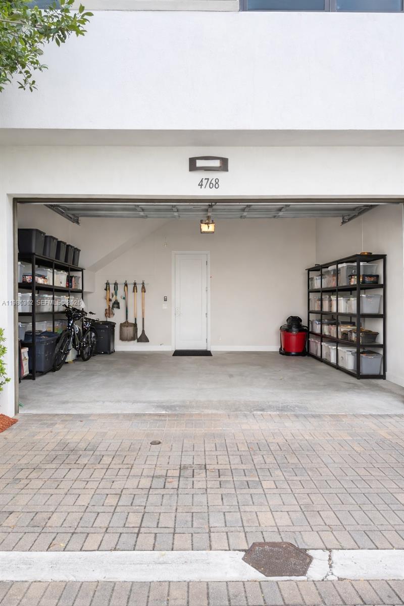 DOWNTOWN DORAL SOUTH PHAS - Residential Lease