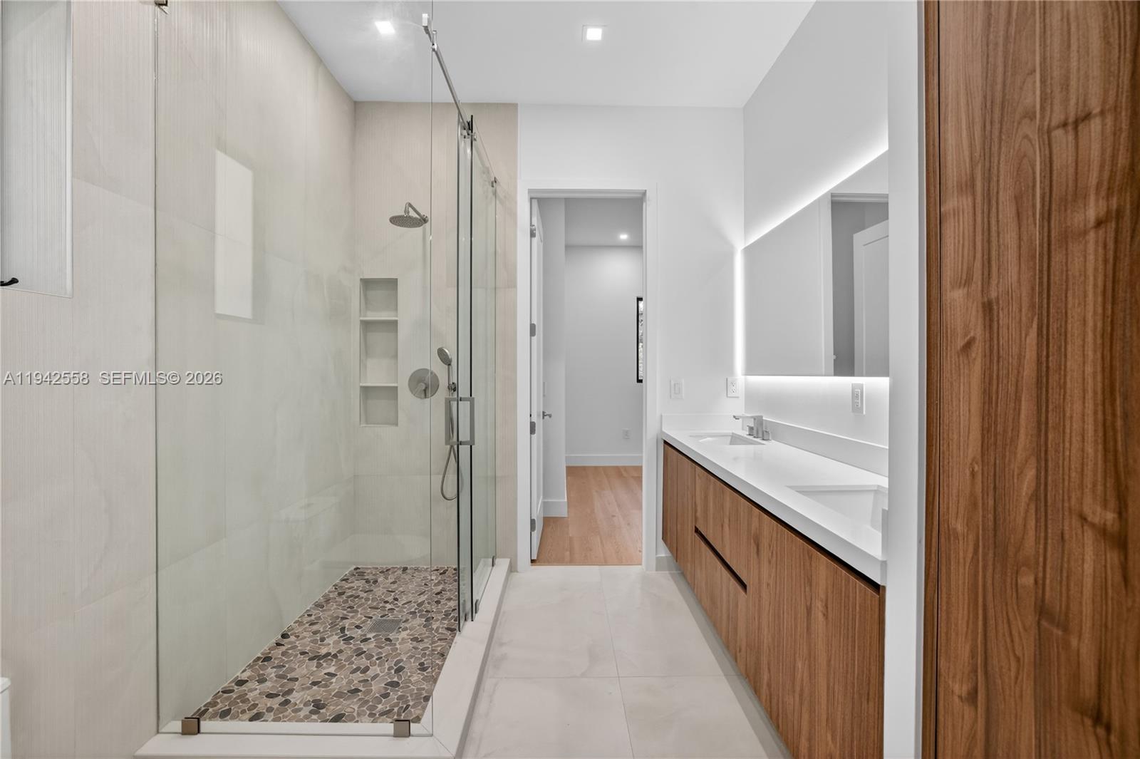 RIVERSIDE ADD AMEN PLAT - Residential