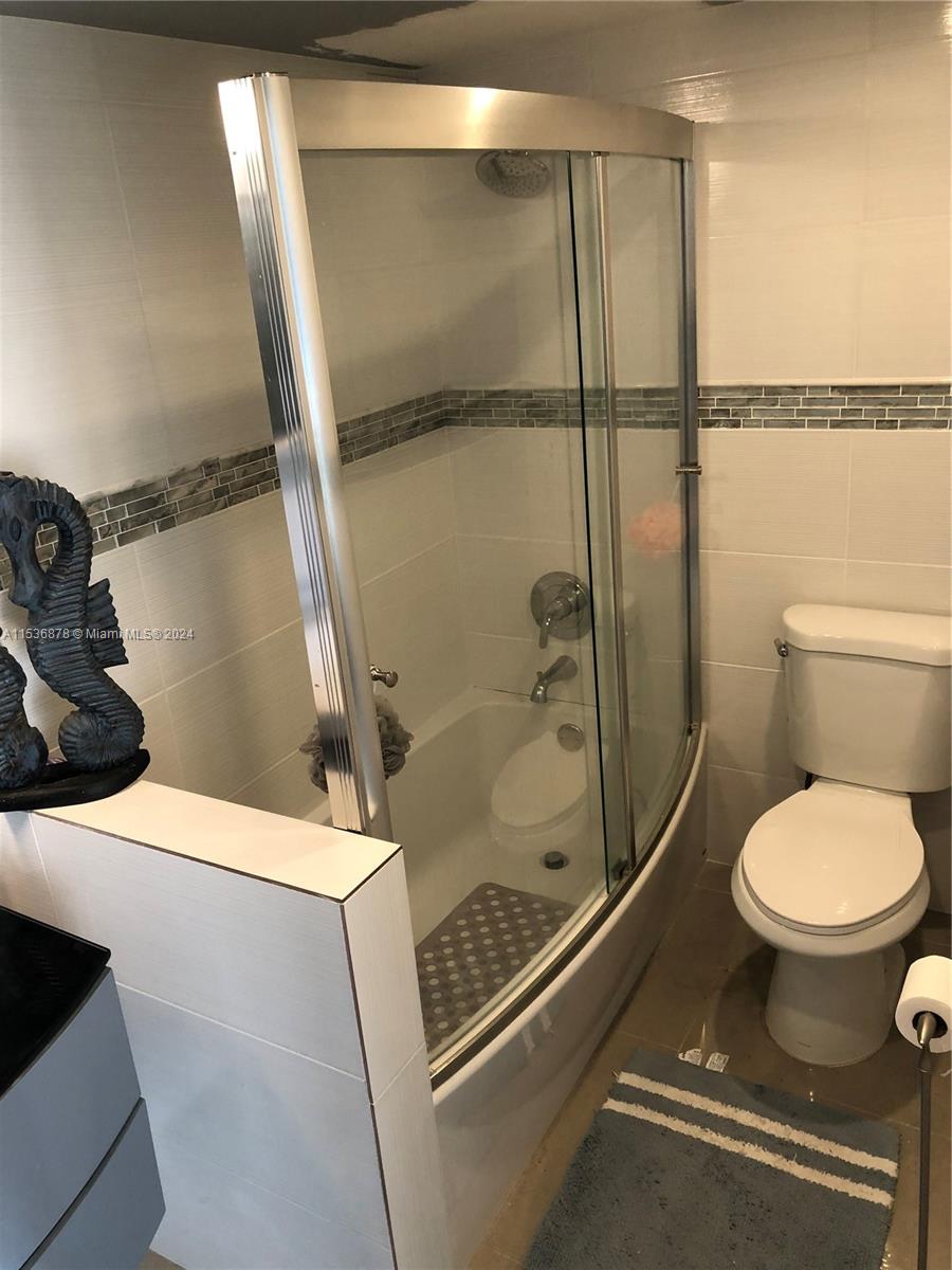 PLAZA OF AMERICAS CONDO P - Residential Lease