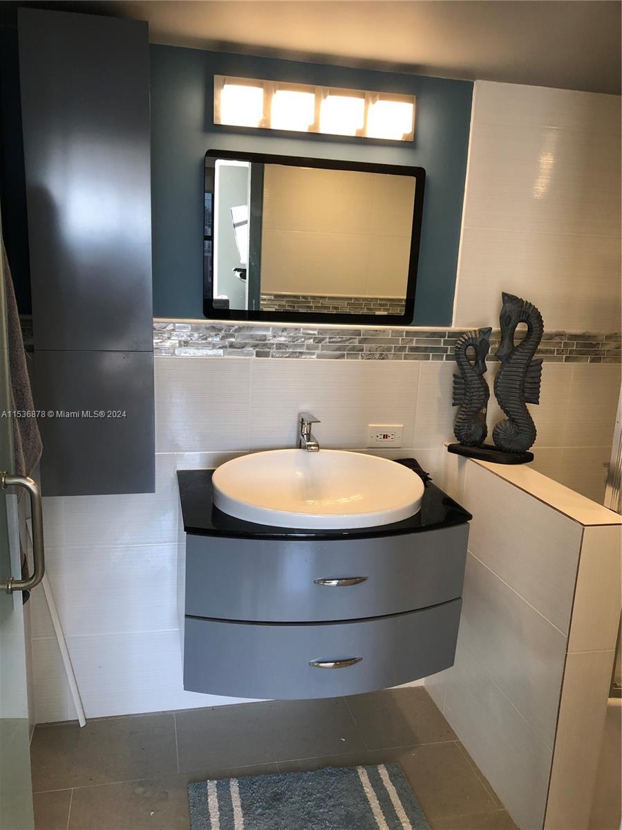 PLAZA OF AMERICAS CONDO P - Residential Lease