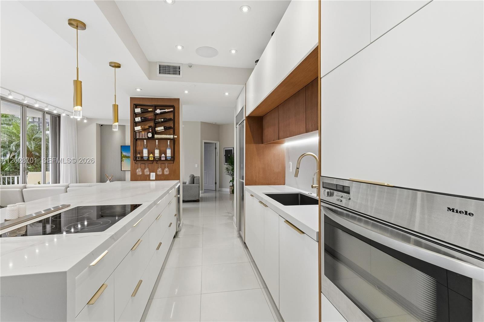3500 Mystic Pointe Dr 104
