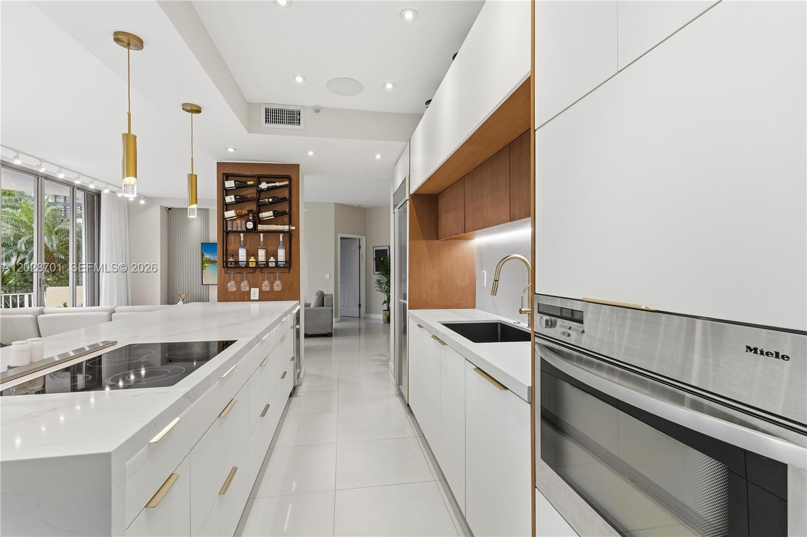 3500 Mystic Pointe Dr 104